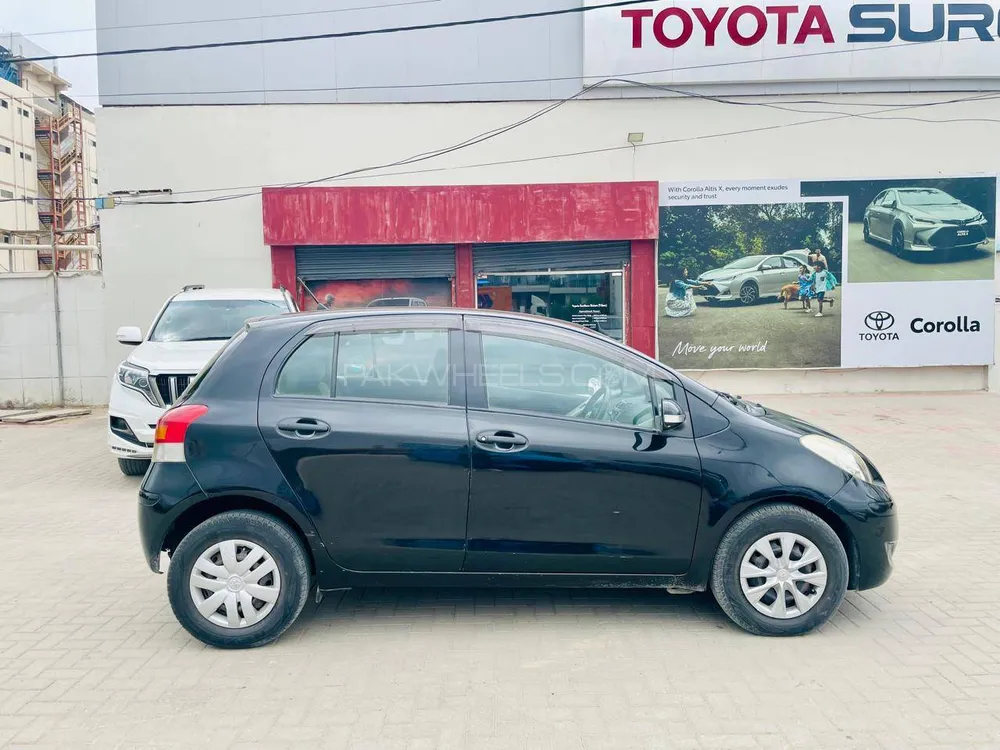 Toyota Vitz 2010 for Sale in Karachi Image-1