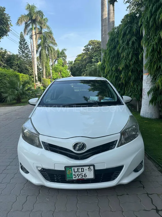 Toyota Vitz 2015 for Sale in Sialkot Image-1