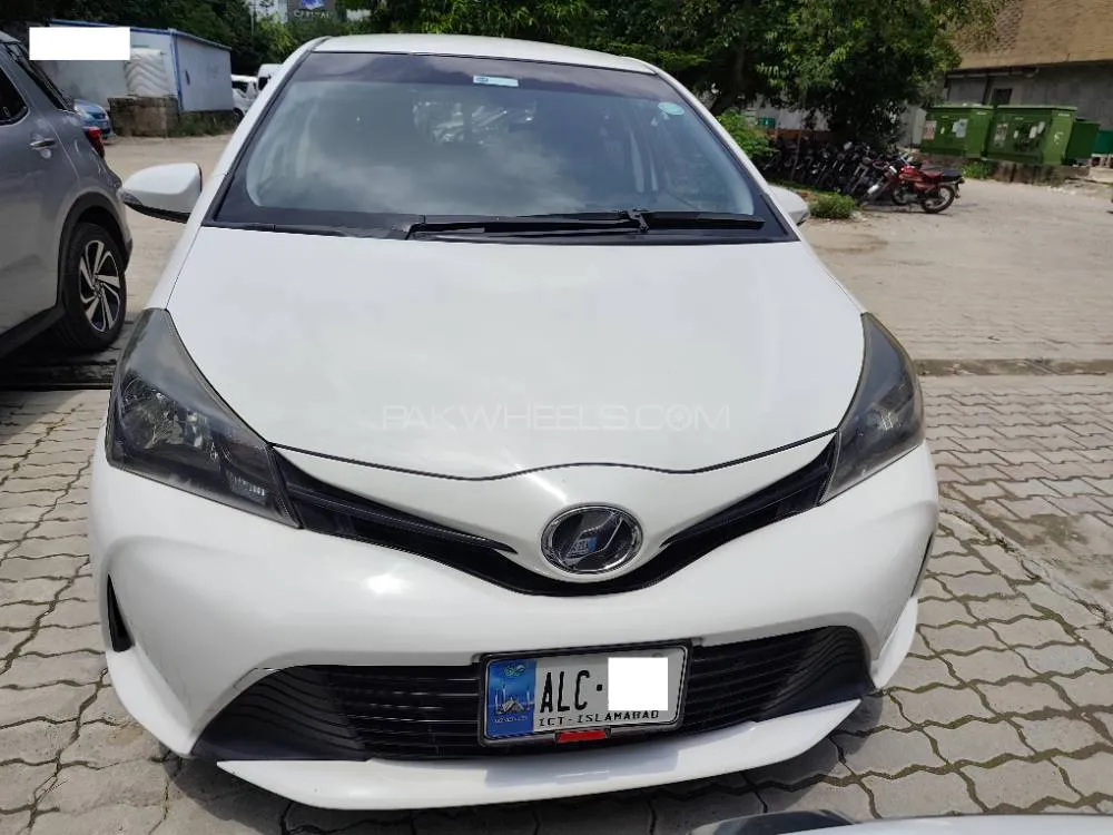 Toyota Vitz 2015 for Sale in Islamabad Image-1