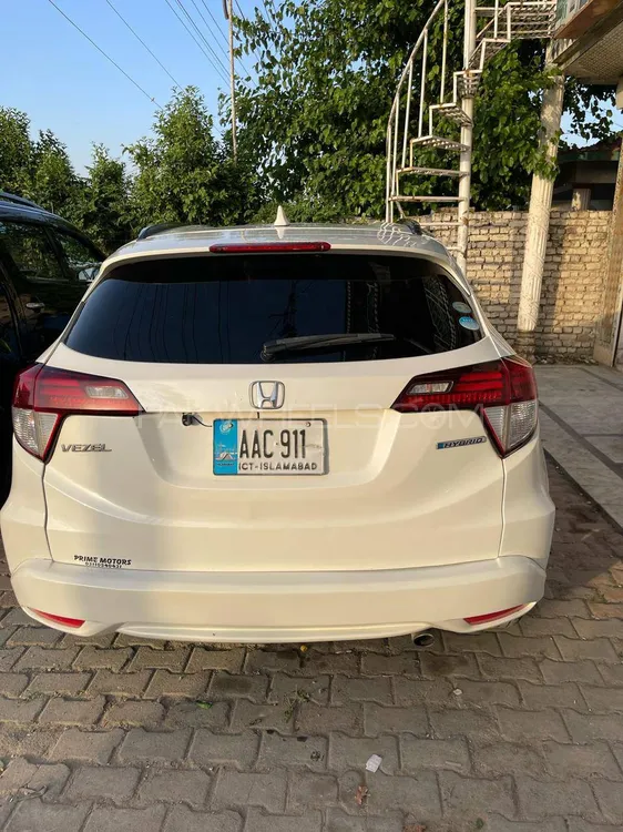 Honda Vezel 2015 for Sale in Islamabad Image-1