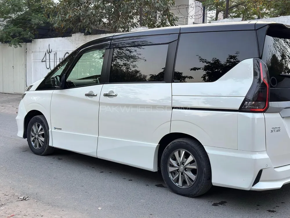 Nissan Serena 2018 for Sale in Peshawar Nissan Serena 2018 for Sale in Peshawar Image-4