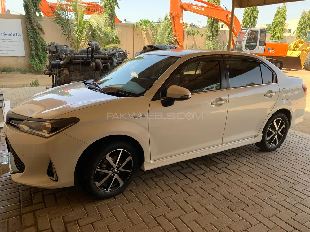 Toyota Corolla Axio 2018 for Sale in Karachi Image-1