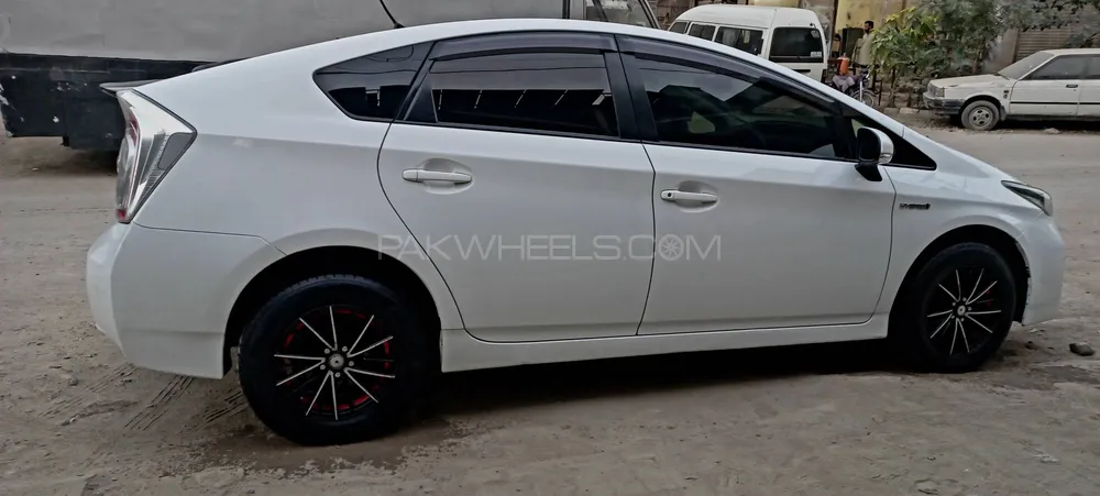 Toyota Prius 2014 for Sale in Karachi Image-1