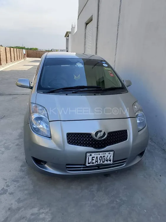Toyota Vitz 2006 for Sale in Mardan Image-1