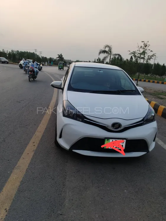 Toyota Vitz 2014 for Sale in Peshawar Image-1