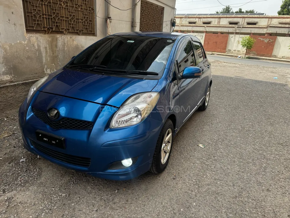 Toyota Vitz 2012 for Sale in Multan Image-1