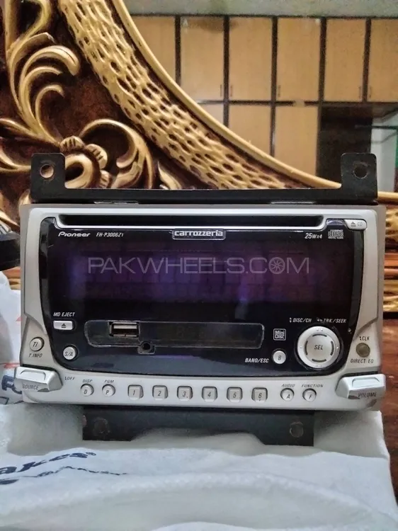 car deck with speaker Image-1