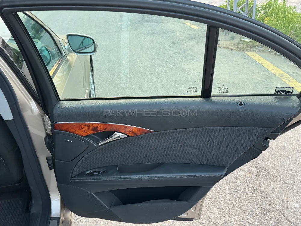 Mercedes Benz E Class 2004 for Sale in Rawalpindi Mercedes Benz E Class 2004 for Sale in Rawalpindi Image-12