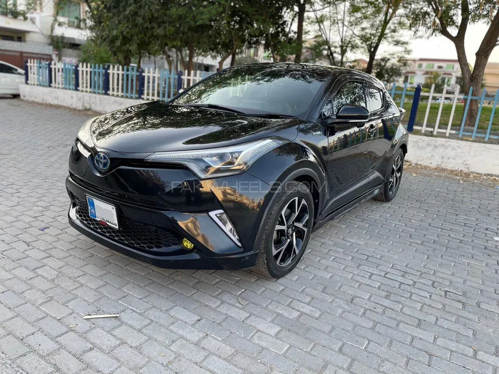 Toyota C-HR 2017 for Sale in Sahiwal Image-1