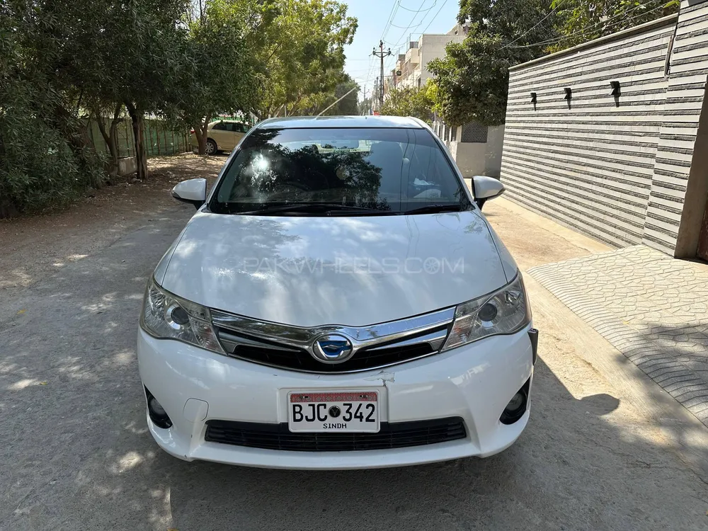 Toyota Corolla Axio 2013 for Sale in Karachi Image-1