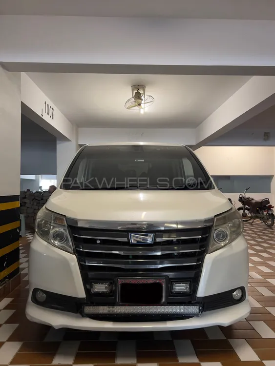 ٹویوٹا نوح 2015 for Sale in کراچی Image-1