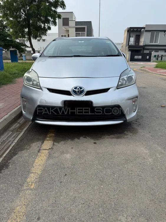 Toyota Prius 2017 for Sale in Lahore Image-1