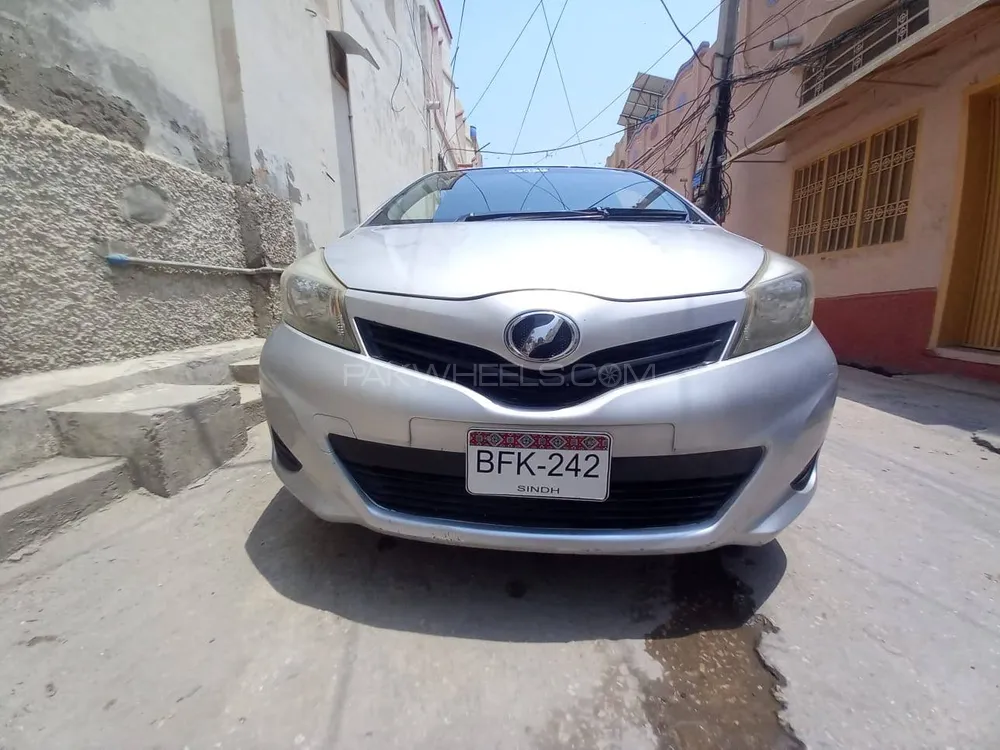 Toyota Vitz 2012 for Sale in Dera ismail khan Image-1