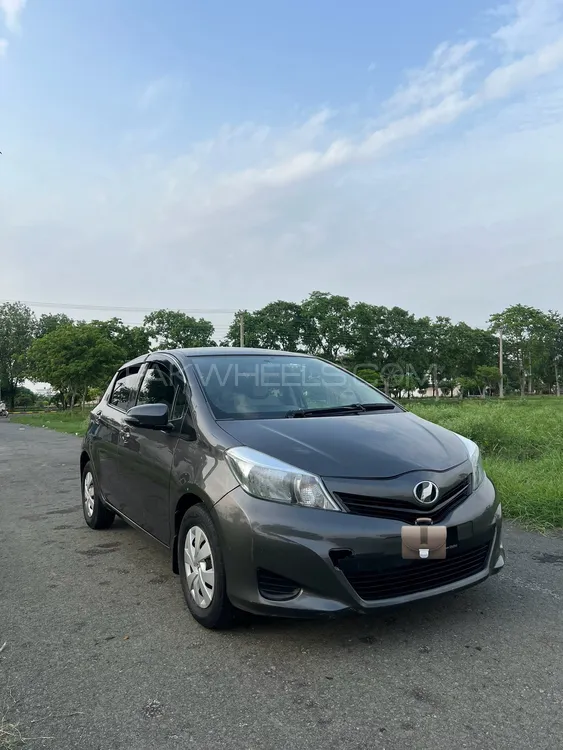 Toyota Vitz 2013 for Sale in Lahore Image-1