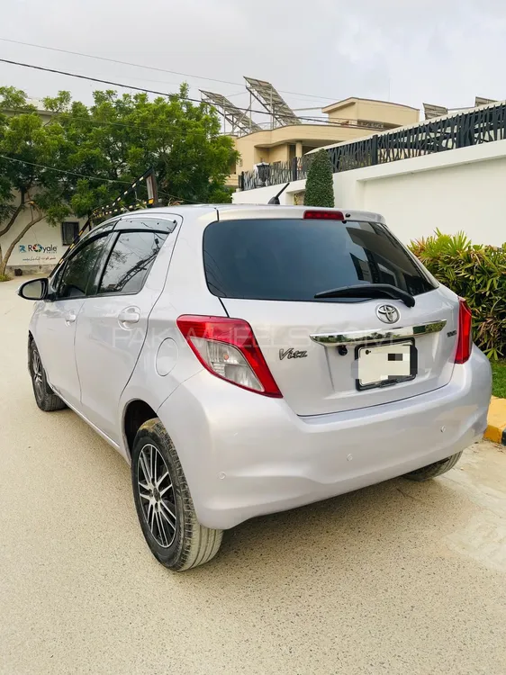 Toyota Vitz 2012 for Sale in Karachi Image-1