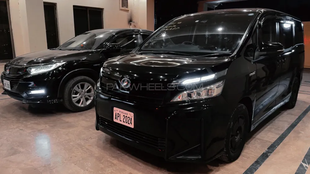 Toyota Voxy 2019 for Sale in Lahore Image-1