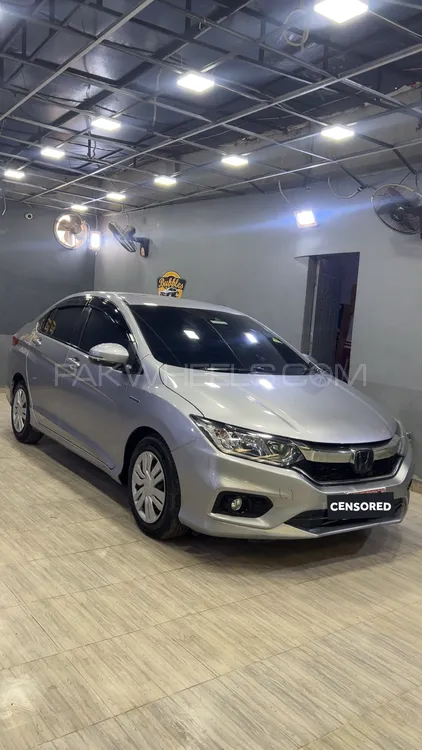 Honda Grace Hybrid 2017 for Sale in Karachi Image-1