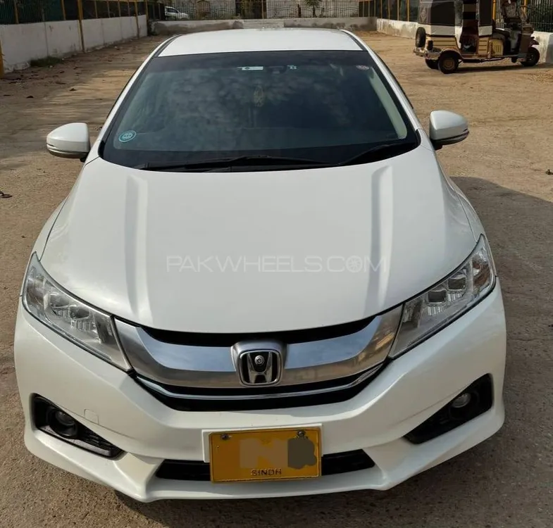 Honda Grace Hybrid 2015 for Sale in Karachi Image-1