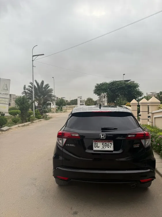 Honda Vezel 2016 for Sale in Karachi Image-1