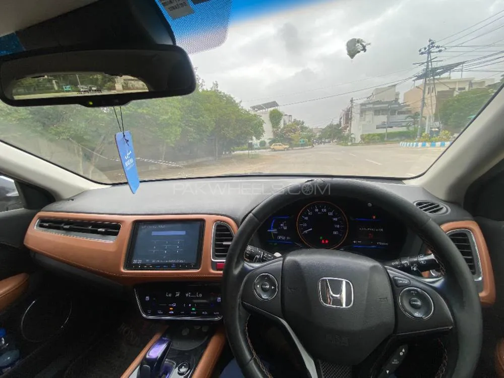 Honda Vezel 2015 for Sale in Karachi Image-1
