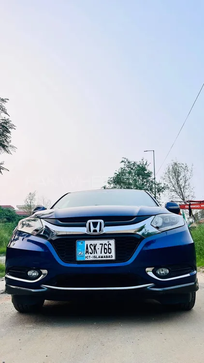 Honda Vezel 2015 for Sale in Islamabad Image-1