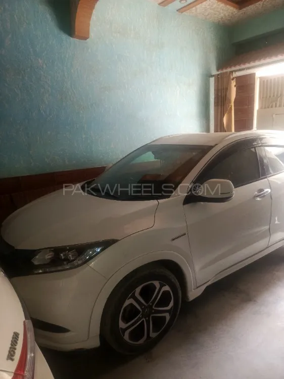 Honda Vezel 2015 for Sale in Karachi Image-1