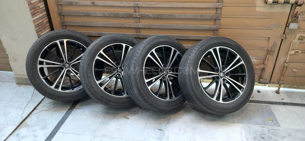 Toyota Corolla 17-inch 100×5 PCD rims, Yokohama BlueEarth Image-1