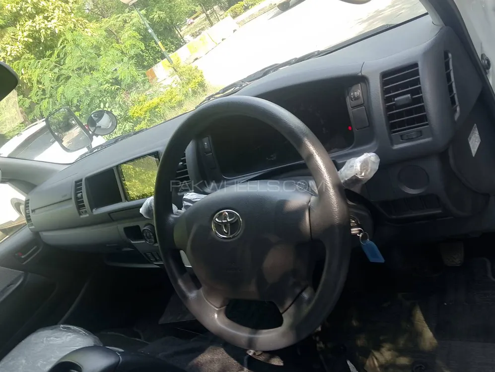 Toyota Hiace 2019 for Sale in Islamabad Image-1