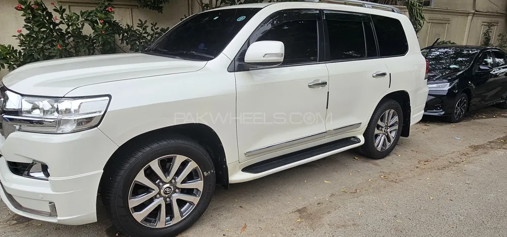 Toyota Land Cruiser 2017 for Sale in Karachi Image-1