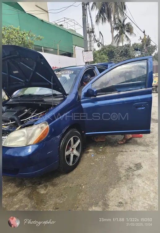 Toyota Platz 2001 for Sale in Karachi Image-1