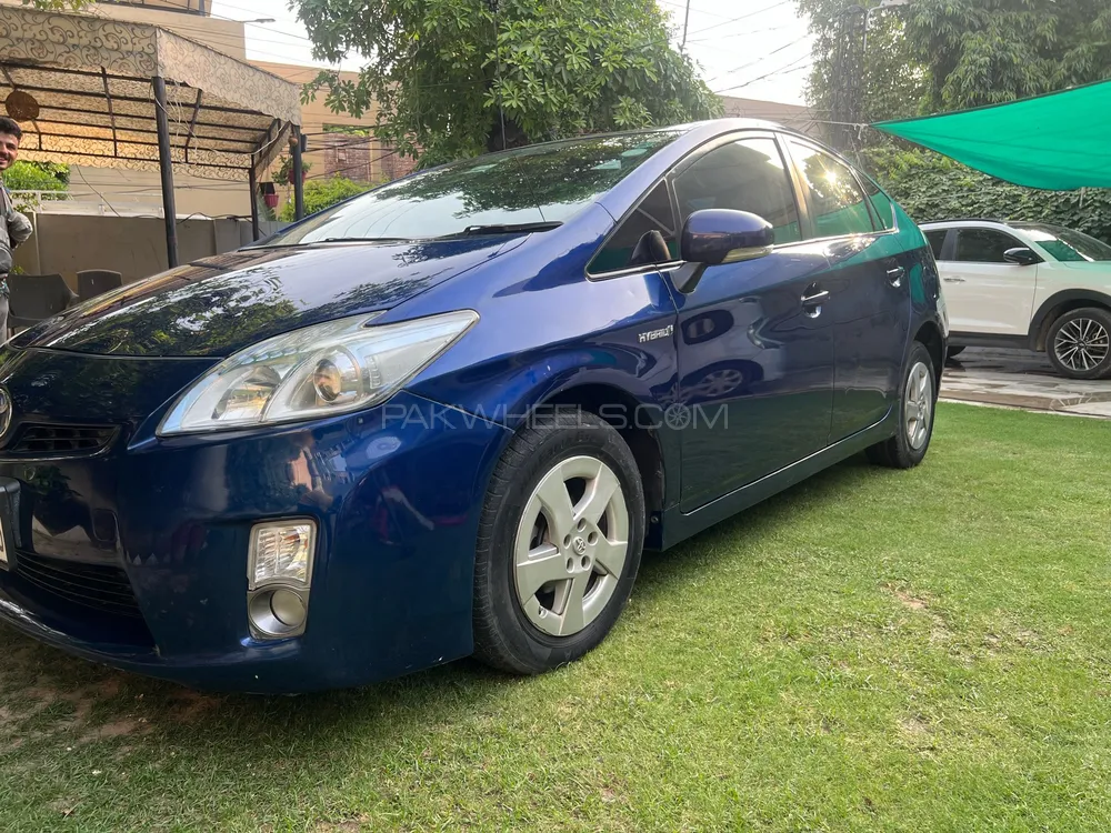 Toyota Prius 2011 for Sale in Lahore Image-1