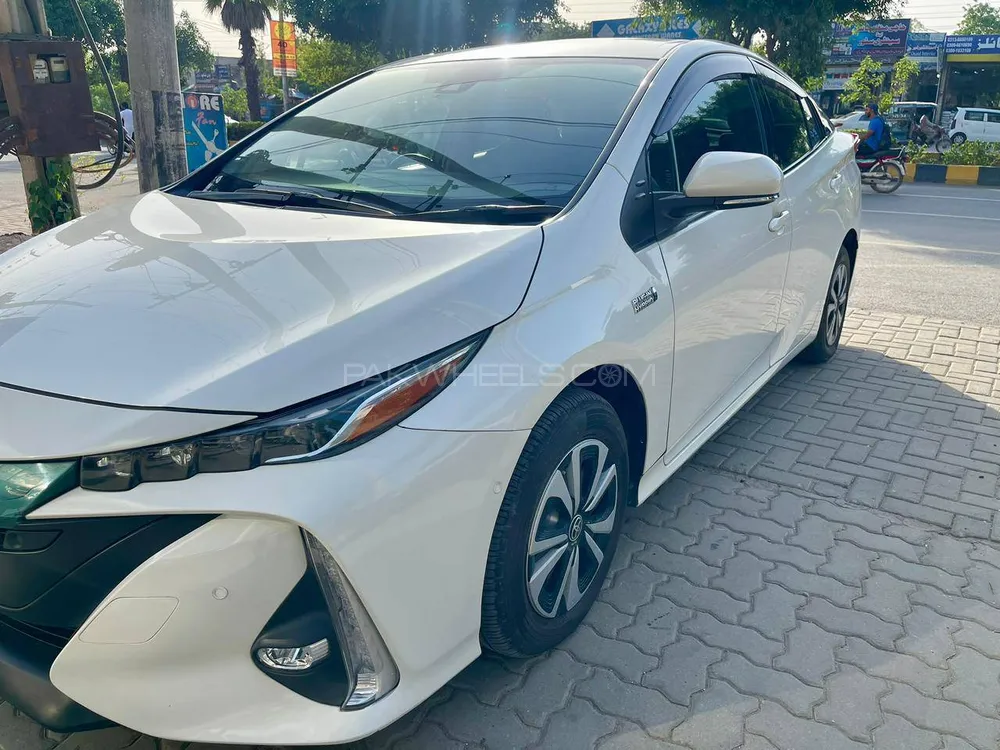 Toyota Prius 2018 for Sale in Faisalabad Image-1