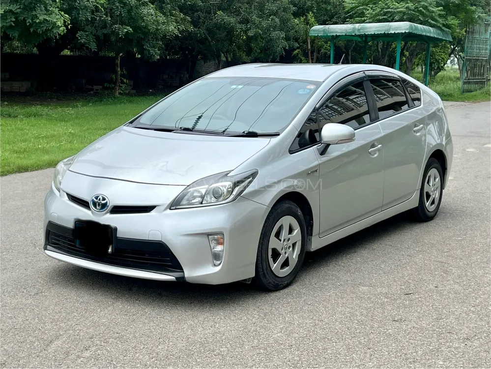 Toyota Prius 2015 for Sale in Lahore Image-1
