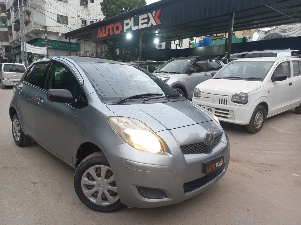 Toyota Vitz 2010 for Sale in Karachi Image-1