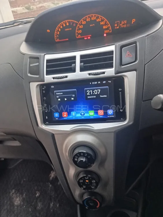 Toyota Vitz 2010 for Sale in Layyah Image-1