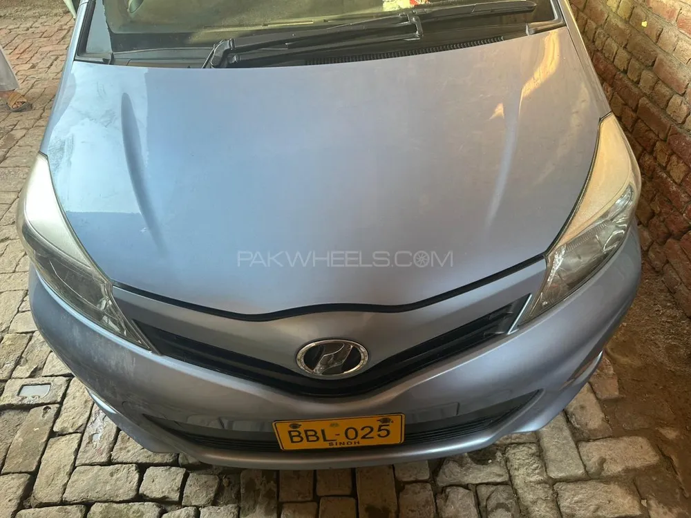 Toyota Vitz 2011 for Sale in Khanpur Image-1