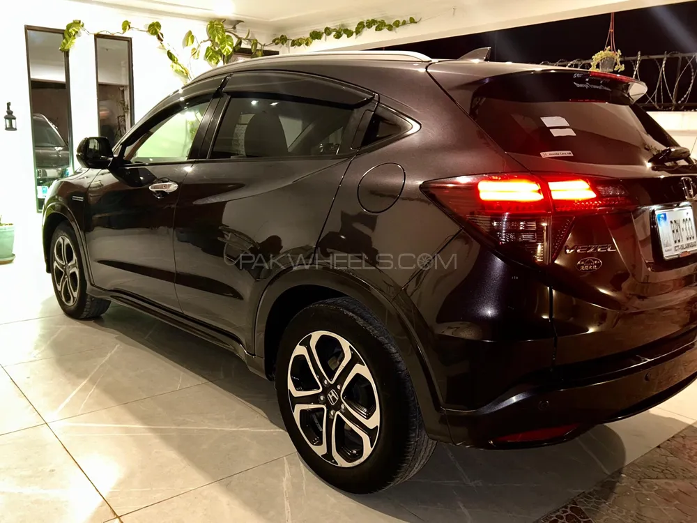Honda Vezel 2017 for Sale in Rawalpindi Image-1