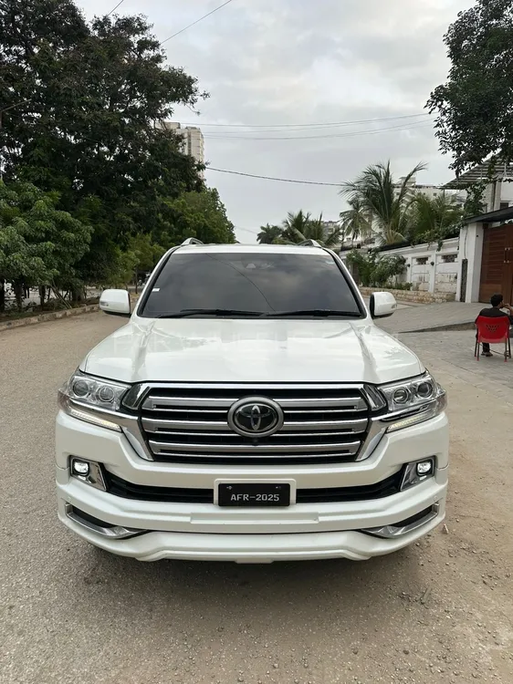 Toyota Land Cruiser 2017 for Sale in Karachi Image-1