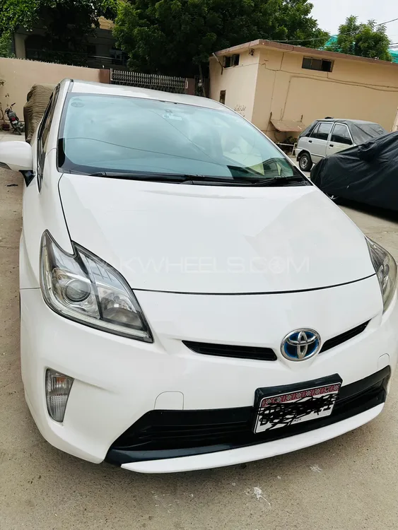 Toyota Prius 2015 for Sale in Karachi Image-1
