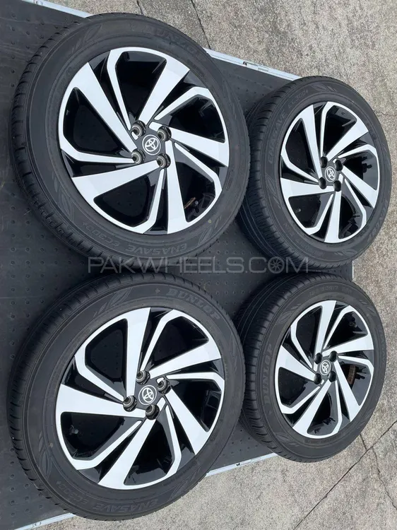 Toyota Raize genuine Rims 17-inch 195/60R17 tires (4 pieces) Image-1