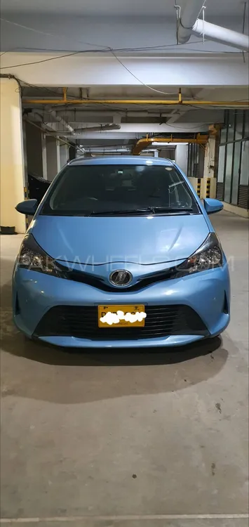 Toyota Vitz 2015 for Sale in Karachi Image-1