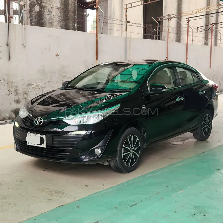 Toyota Yaris Sedan 2021 for Sale in Lahore Image-1
