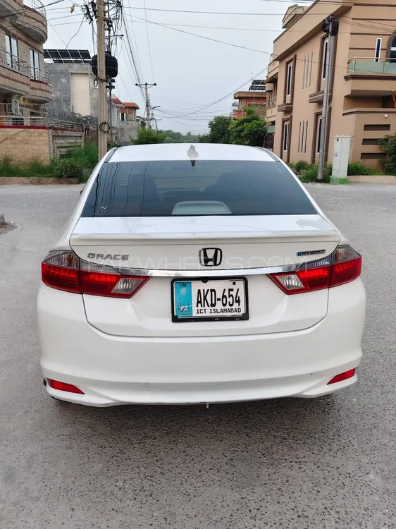 Honda Grace Hybrid 2015 for Sale in Islamabad Image-1
