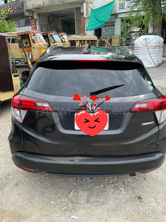 Honda Vezel 2017 for Sale in Wah cantt Image-1