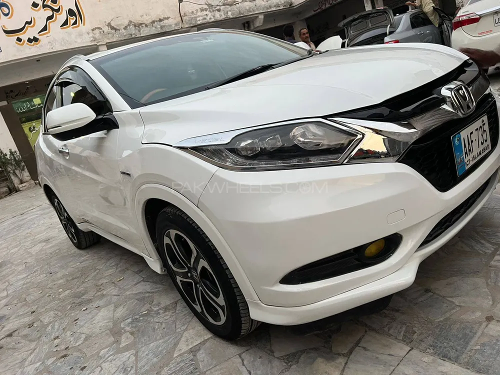 Honda Vezel 2015 for Sale in Peshawar Image-1