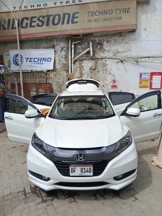 Honda Vezel 2015 for Sale in Karachi Image-1