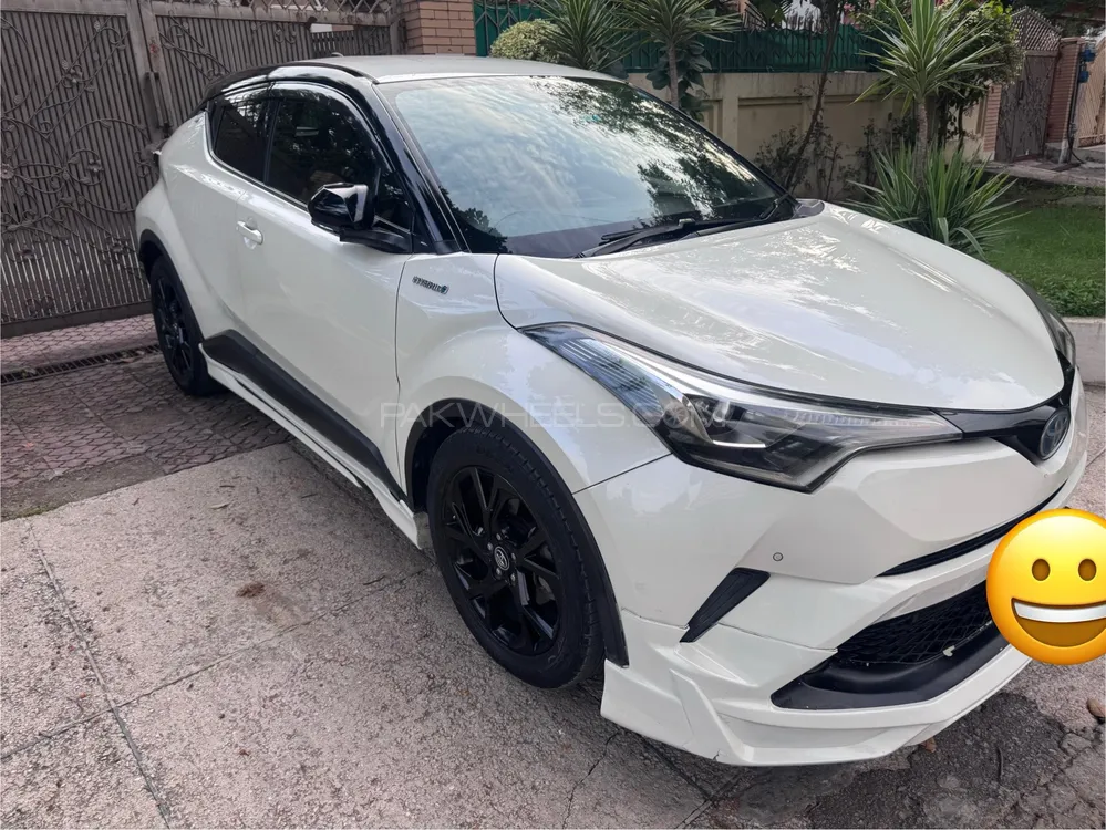 Toyota C-HR 2017 for Sale in Islamabad Image-1