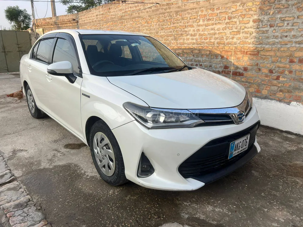 Toyota Corolla Axio 2018 for Sale in Islamabad Image-1