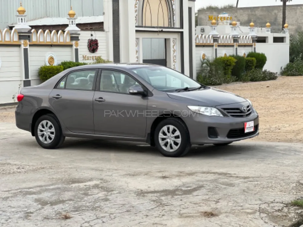 Toyota Corolla 2013 for Sale in Dera ismail khan Image-1