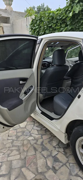 Toyota Prius 2010 for Sale in Peshawar Toyota Prius 2010 for Sale in Peshawar Image-7